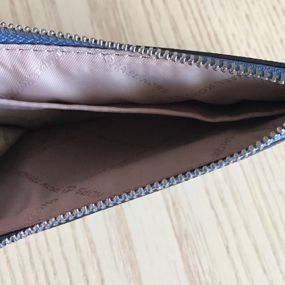 Michael Kors Cornflower Leather ID Coinpouch - Picture 6 of 9